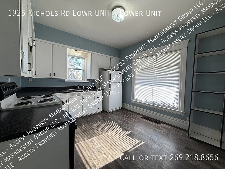 Spacious 2 BR unit with deck and laundry! — Photo 3