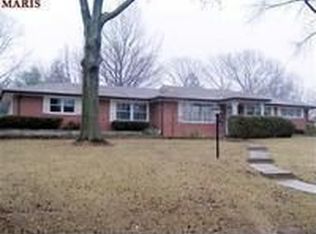 851 Middleboro Dr, Saint Louis, MO