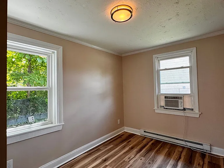 912 Forest St — Photo 33