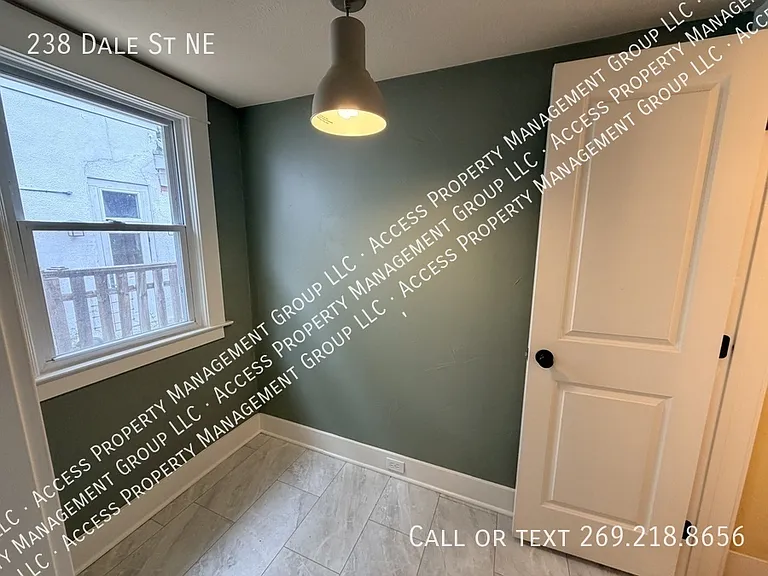 238 Dale St NE — Photo 20