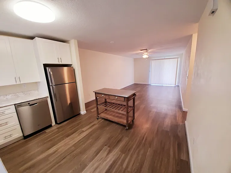 Beachside Apartments — Photo 37