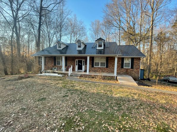 18 Brewster Ln #A