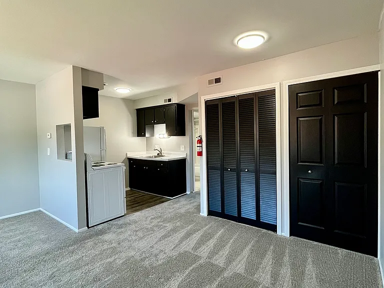 4415 Oakwood Blvd — Photo 3
