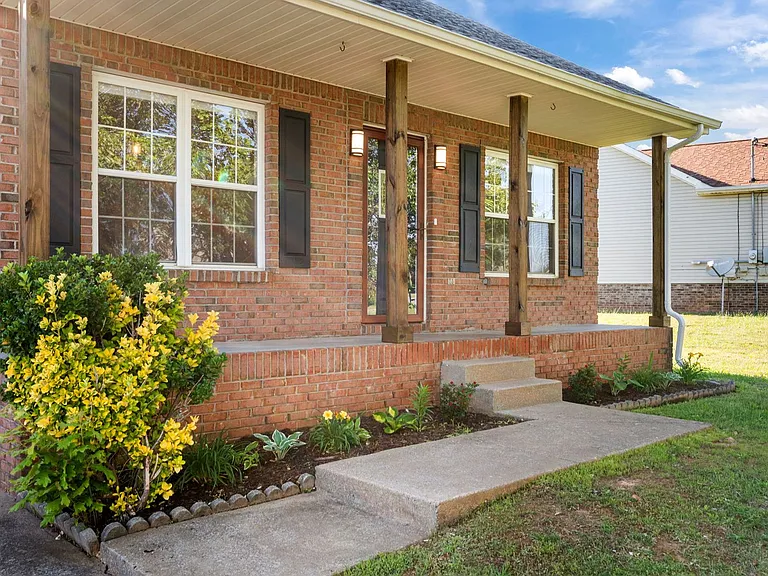 3726 Heather Dr — Photo 3