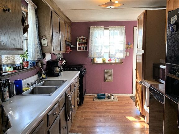 5th image of 37 Hemlock Dr