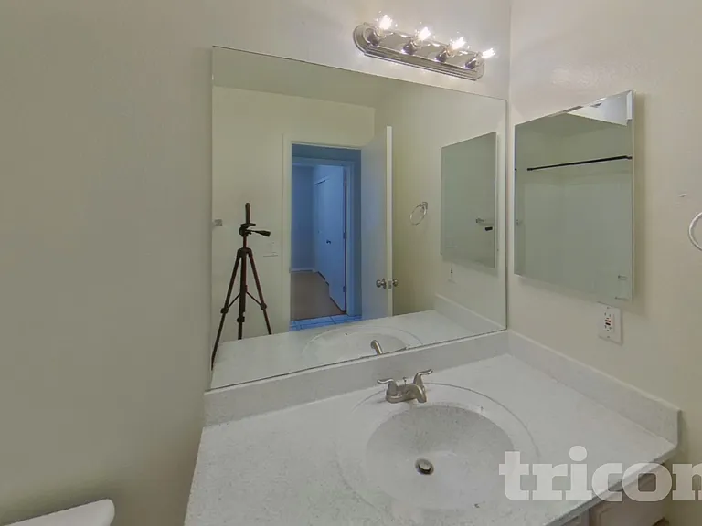 9002 W Palm Ln — Photo 12