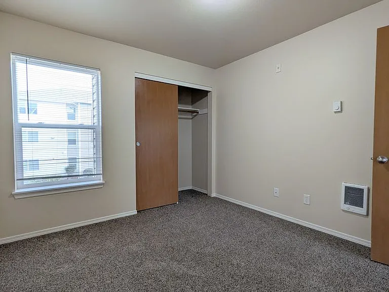 Wellesley Park Apartments — Photo 22
