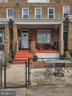 1904 14th St SE — Photo 1