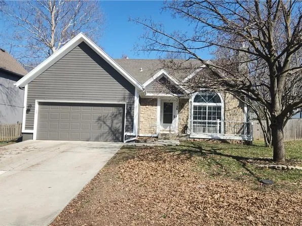 1126 E Charlotte Town Rd, Olathe, KS 66061