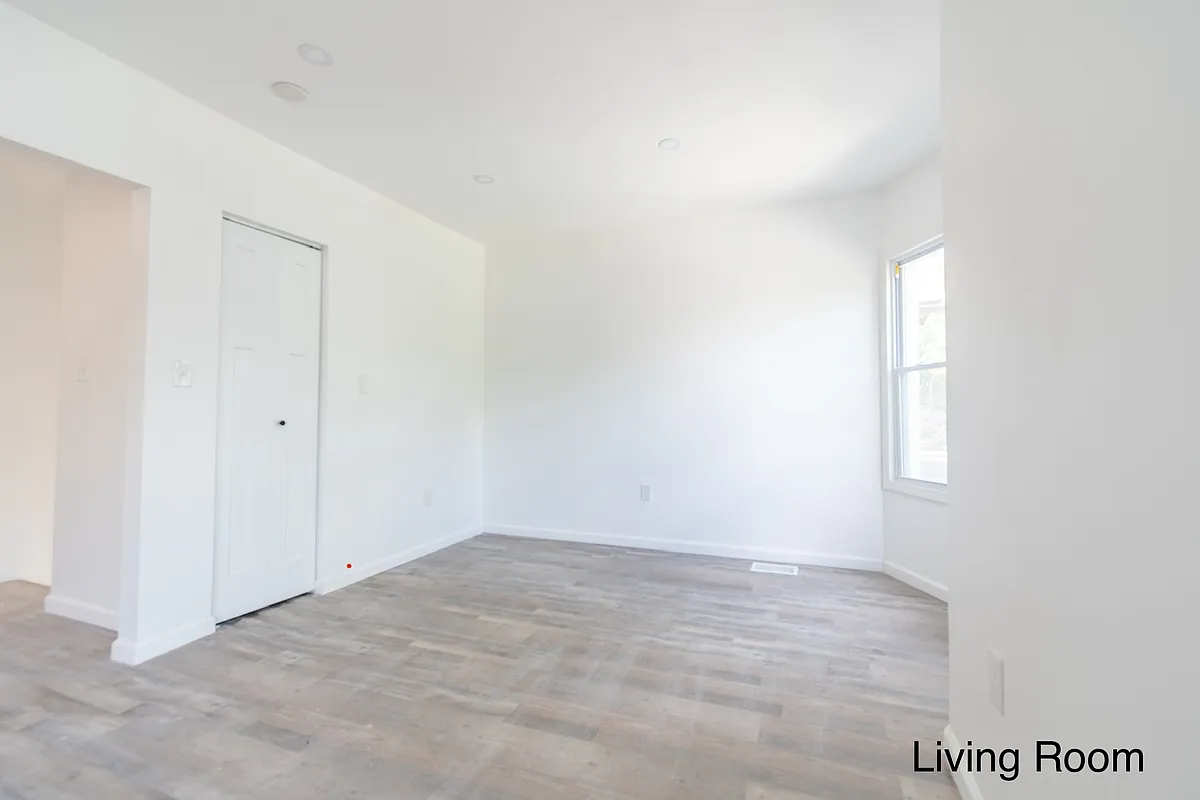 Building Photo - 2322 E 95th St #D