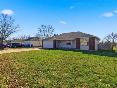 605 S Sunmeadow Drive, Strafford, MO, 65757