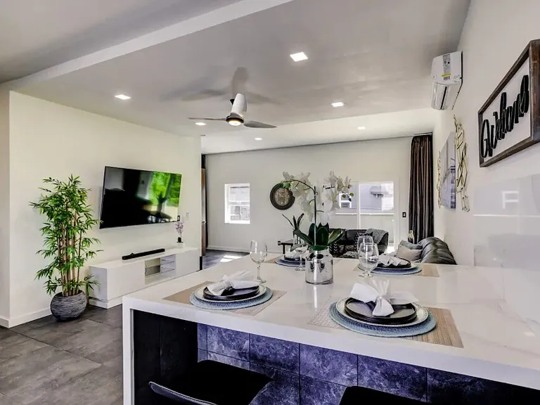 2335 Market St — Photo 5