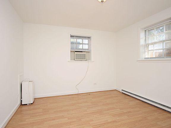 4th image of 2114 Ivy Rd #13