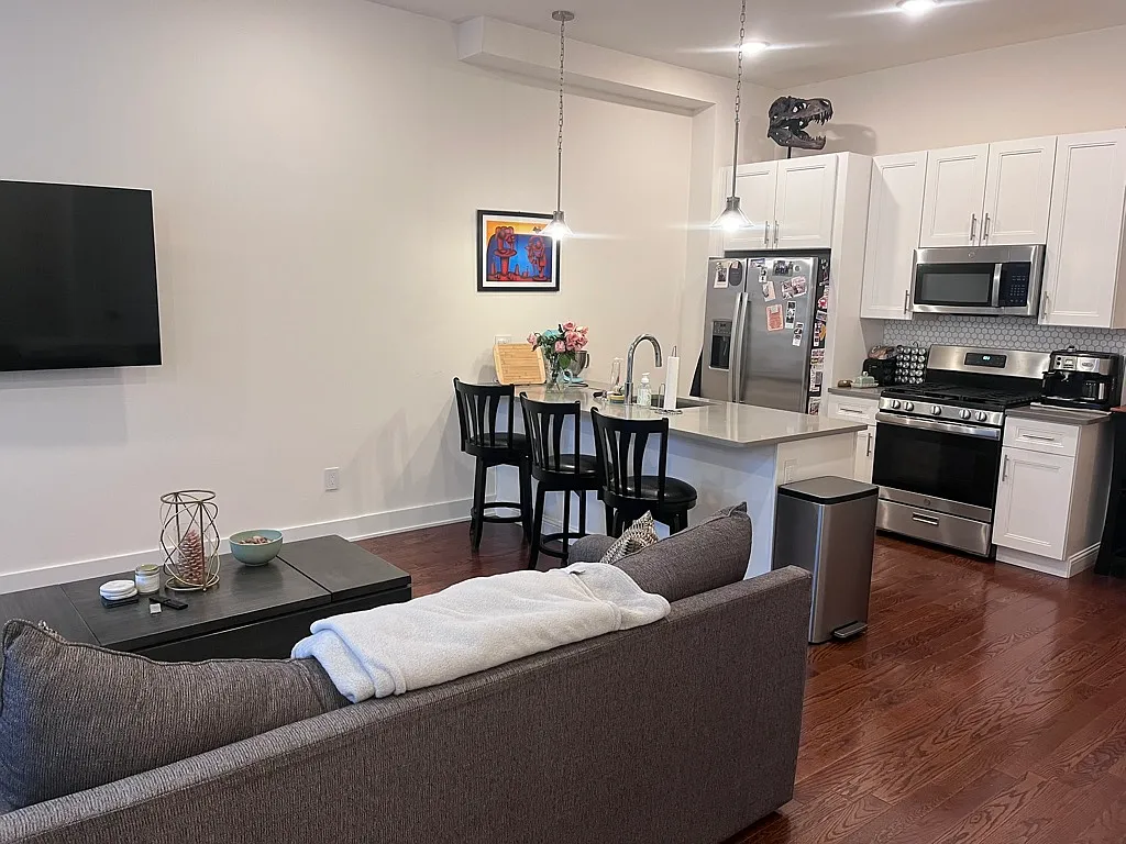 2 bed, 1.5 bath, 1000 sqft, $2,500 — Photo 1