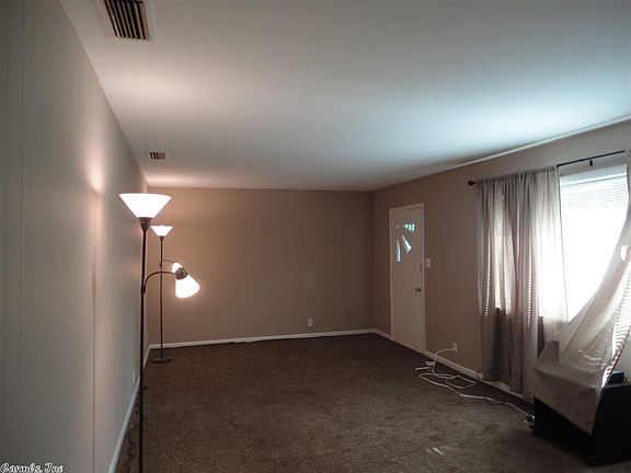 5th image of 1726 Dyer St
