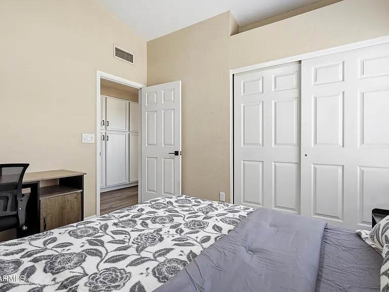 8875 S Ash Ave — Photo 19