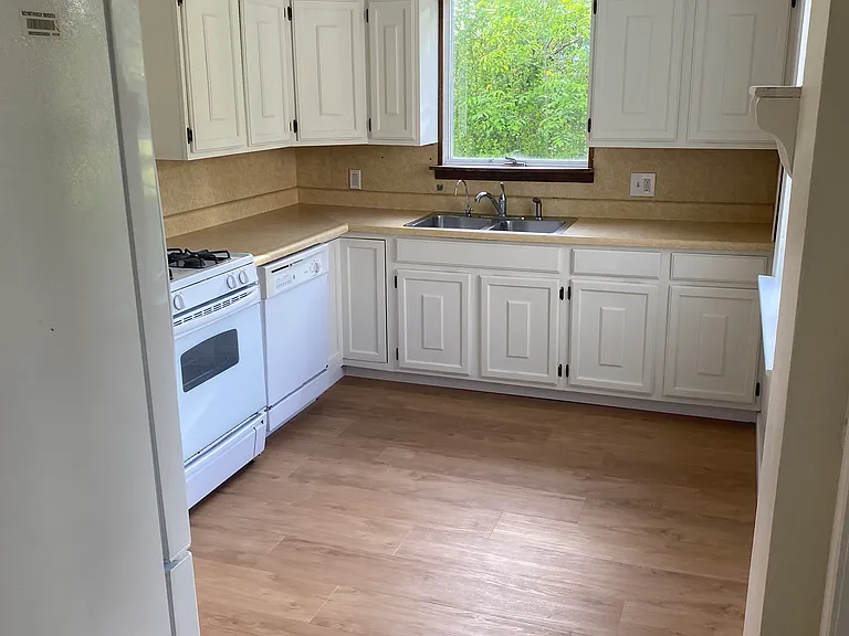 190 Lattimore Rd — Photo 7