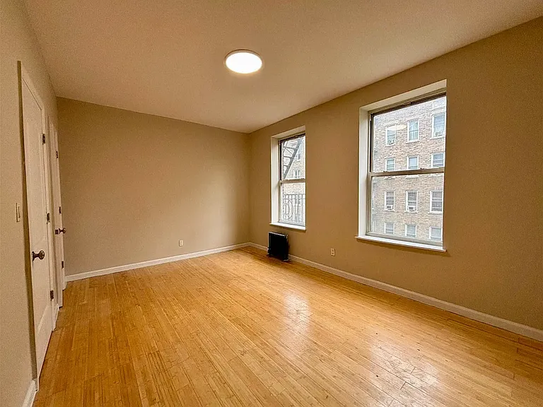 652 W 189th St #4G — Photo 6