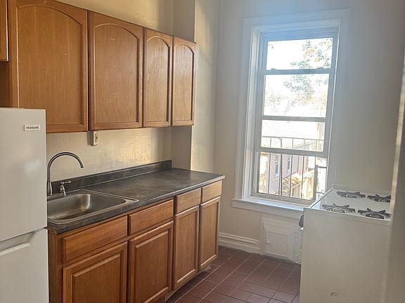 2nd image of 33-45 Murray St #3J