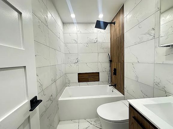 4th image of 856 Hancock St #1B