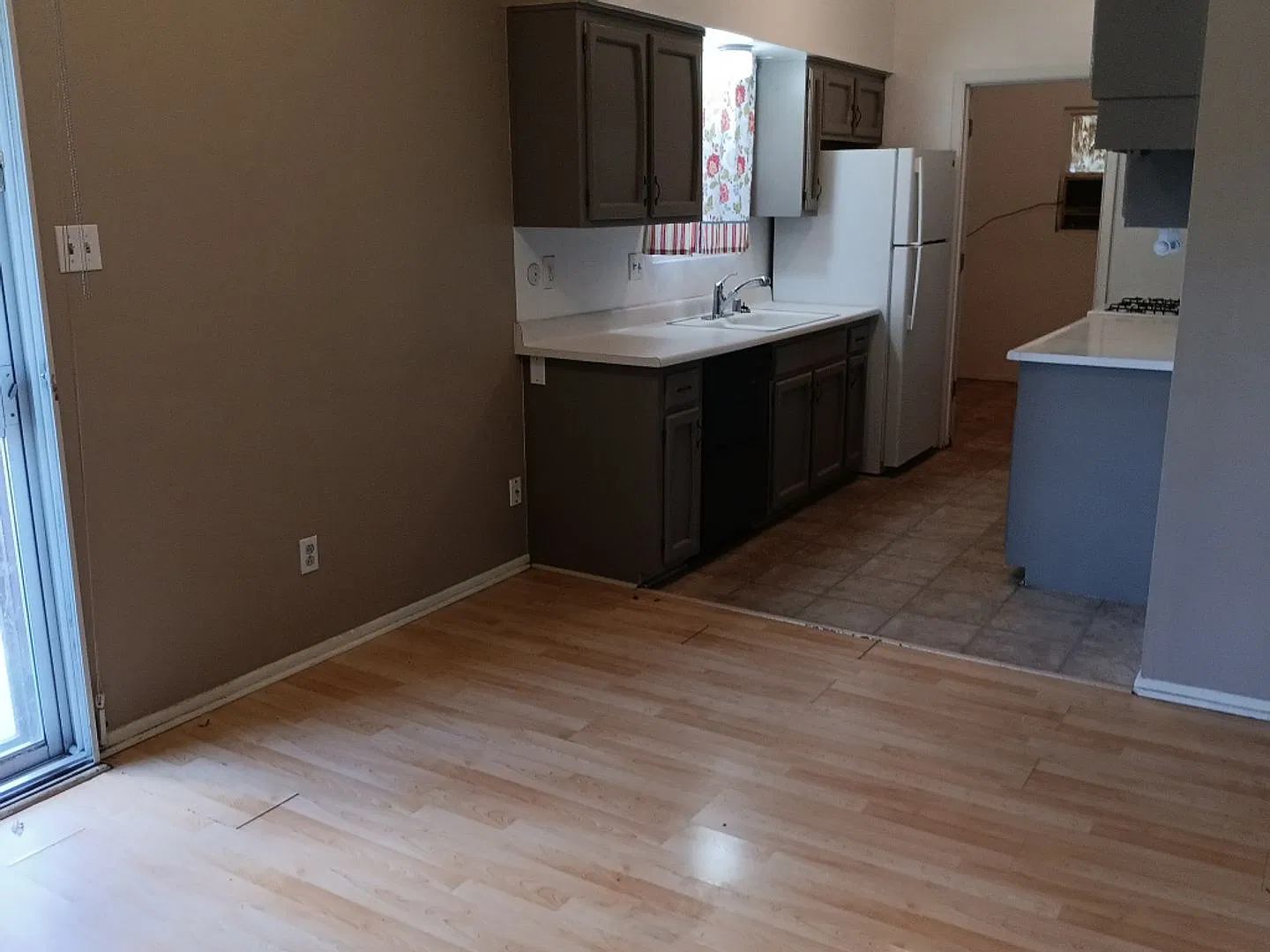 Cozy 4-Bedroom, 2-Bathroom Home! Showings Available Now — Photo 4