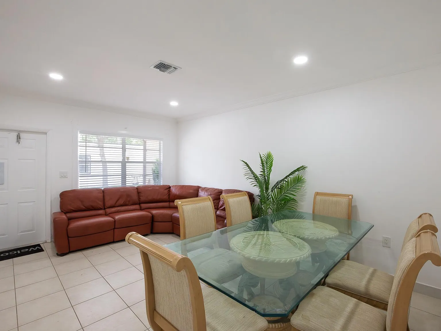 2 bed, 1.0 bath, 900 sqft, $2,350 — Photo 3