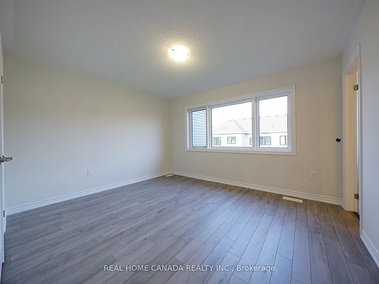 24 Durham Ave — Photo 15