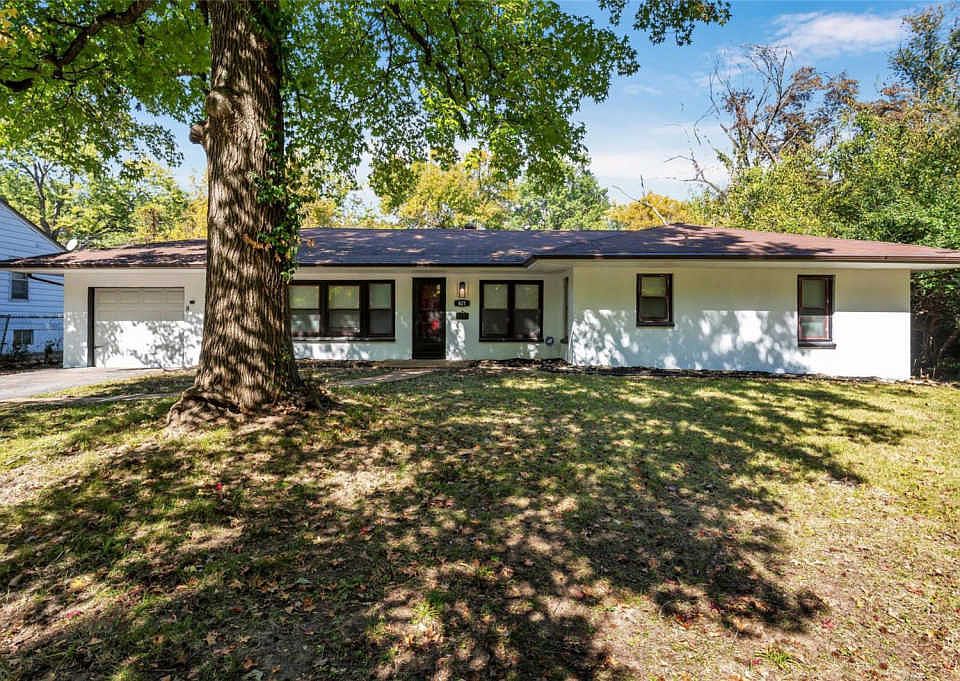 1st image of 821 Robert Ave