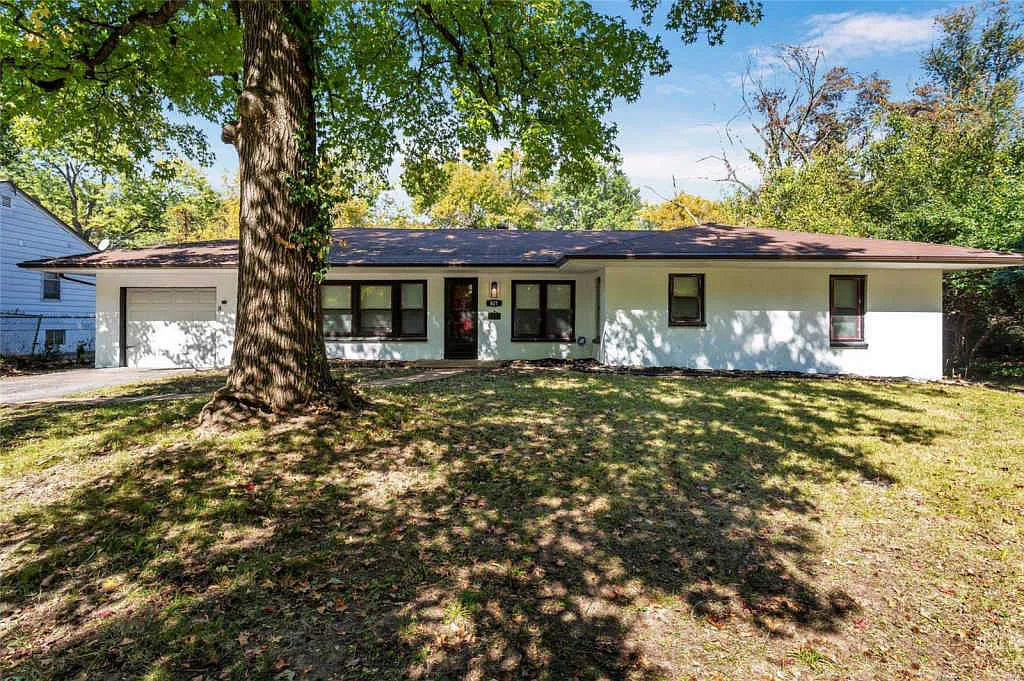 821 Robert Ave photo 1