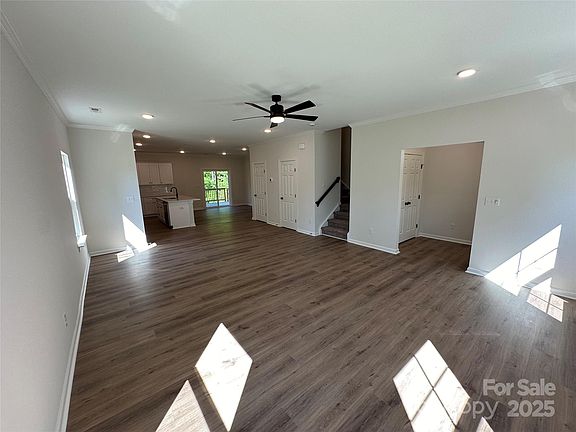 3rd image of 1563 Riverview Cir