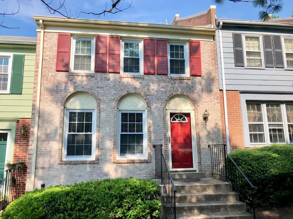 2430 Windbreak Dr, Alexandria, VA 22306