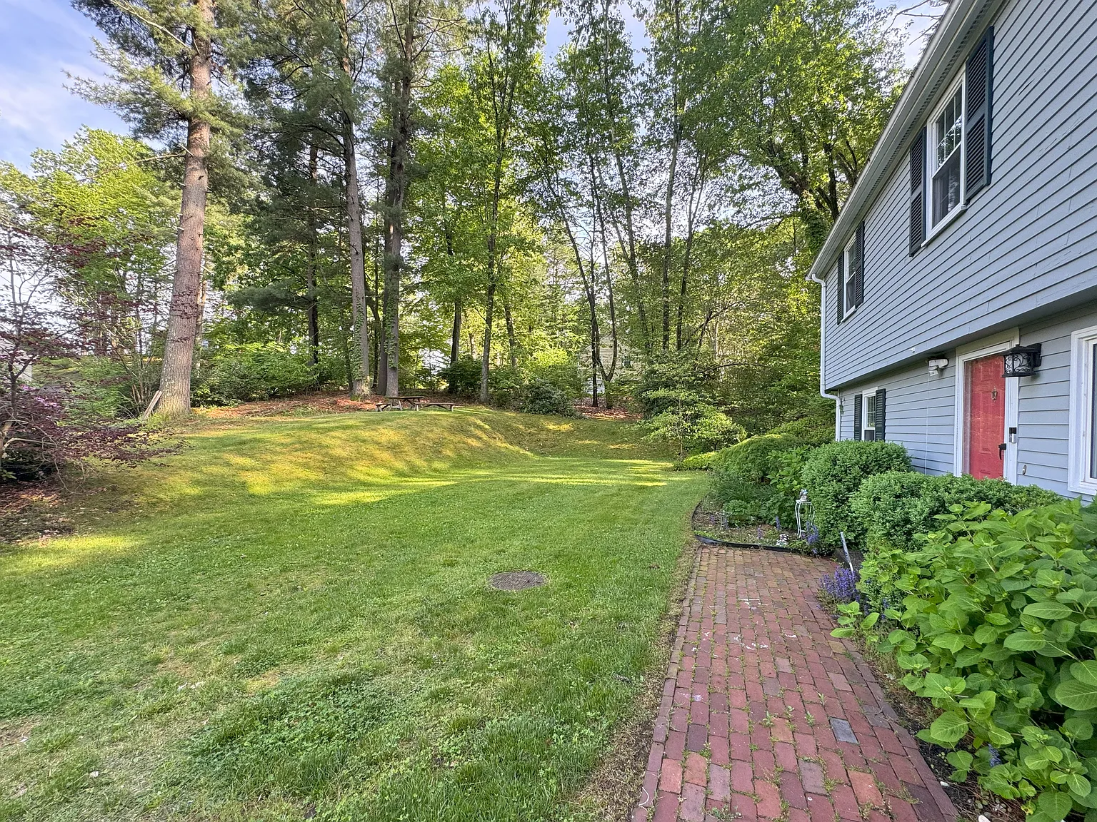 3 bed, 2400 sqft, $5,050 — Photo 2