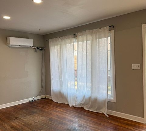 3rd image of 2911 S Hydraulic Ave #1