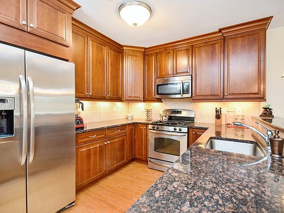2nd image of 100 Sheldrake Pl Unit 7