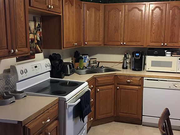 4th image of 406 N Locust St