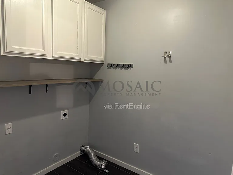 411 N Leoma Ln — Photo 17