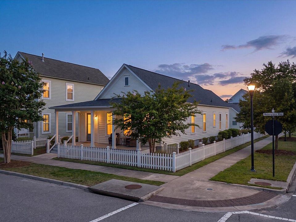 1st image of 428 Watergrass Way