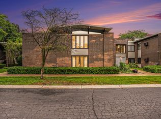 717 S Despelder St APT 32, Grand Haven, MI 49417