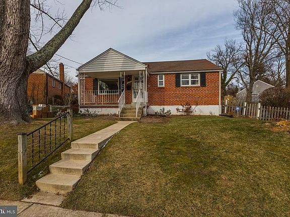 3rd image of 12702 Parkland Dr