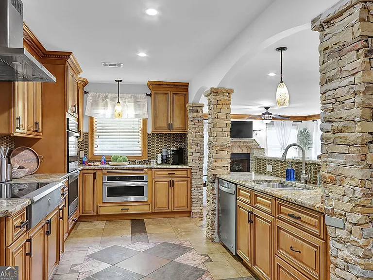 4081 Ashford Dunwoody Rd NE — Photo 4