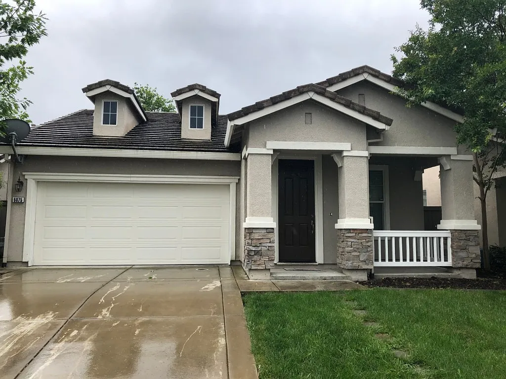 6075 Meeks Way photo 1