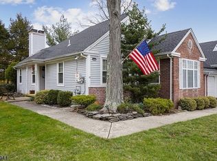 18 Mohawk Trl, Branchburg, NJ 08876