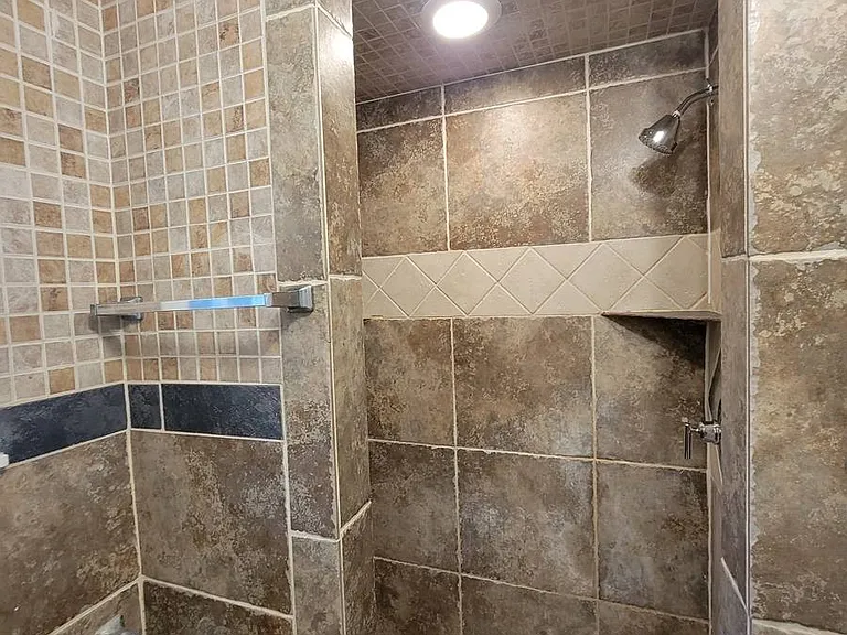 1546 Antoine Dr — Photo 7