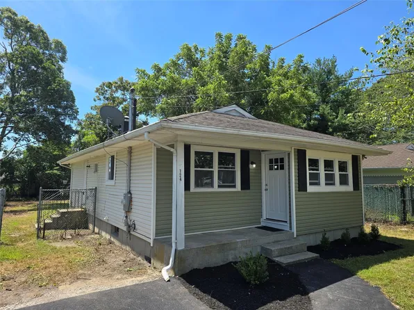 124 Eleanor Avenue, Mastic, NY 11950