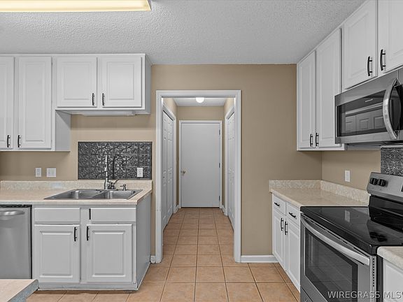 4th image of 194 Commons Dr