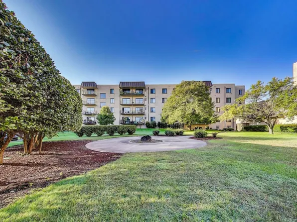 5840 W 104th St APT 209, Oak Lawn, IL 60453