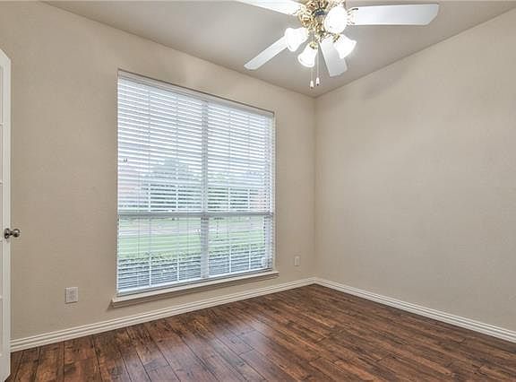 5th image of 10506 Briar Brook Ln