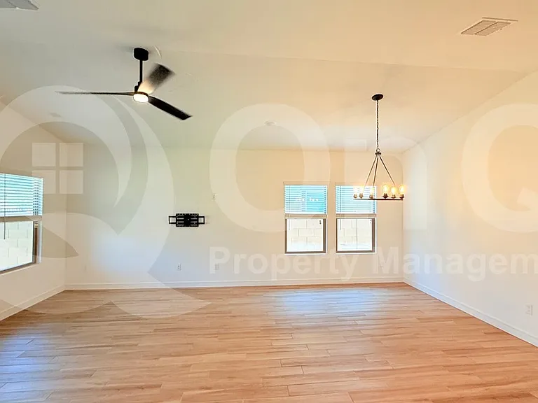 3026 W Straight Arrow Ln — Photo 5