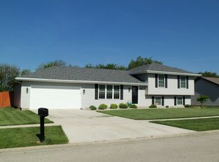 900 Pheasant Ln, Coal City, IL