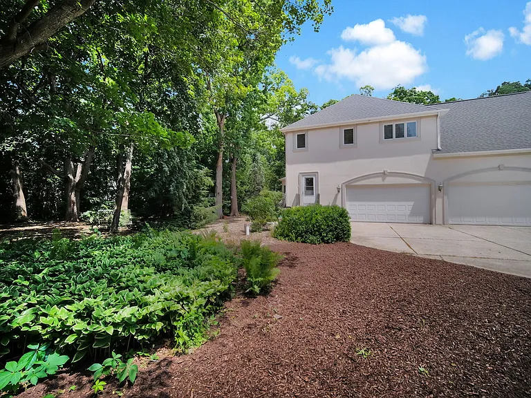 36W244 Fieldcrest Dr — Photo 47